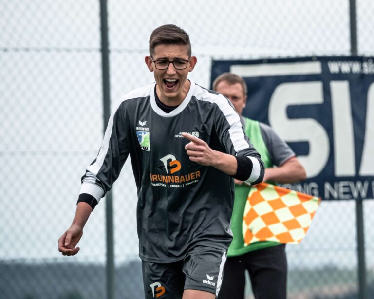 Höhnharts Faustballer marschieren weiter